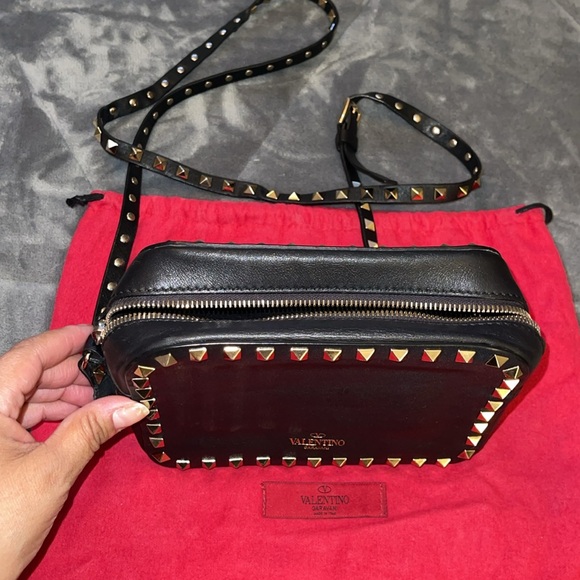Preload Valentino, black n gold spike Crossbody excellent condition 7”X 5”. - Picture 6 of 12